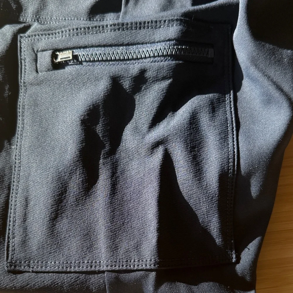 Athleta Headlands Hybrid Cargo Tight - size 0P - Navy NWT - Picture 10 of 14